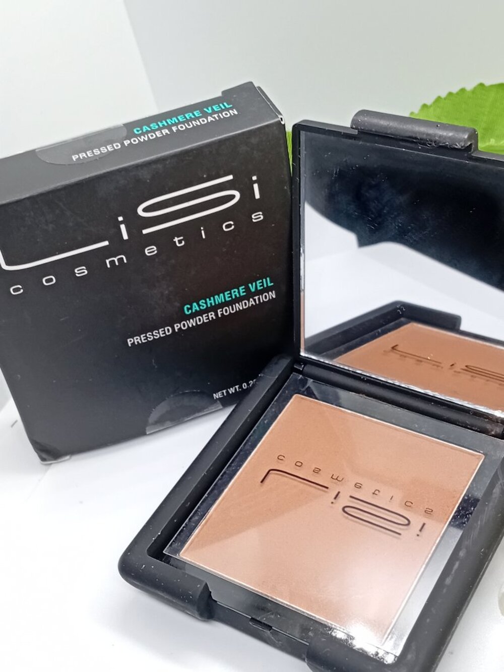 Lisi Pressed Powder Foundation Cashmere Veil Light Coverage Matte- Rare New
